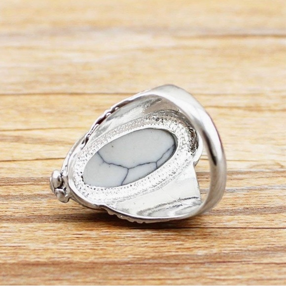 White Turquoise Handmade Indian Ring - Picture 2 of 9